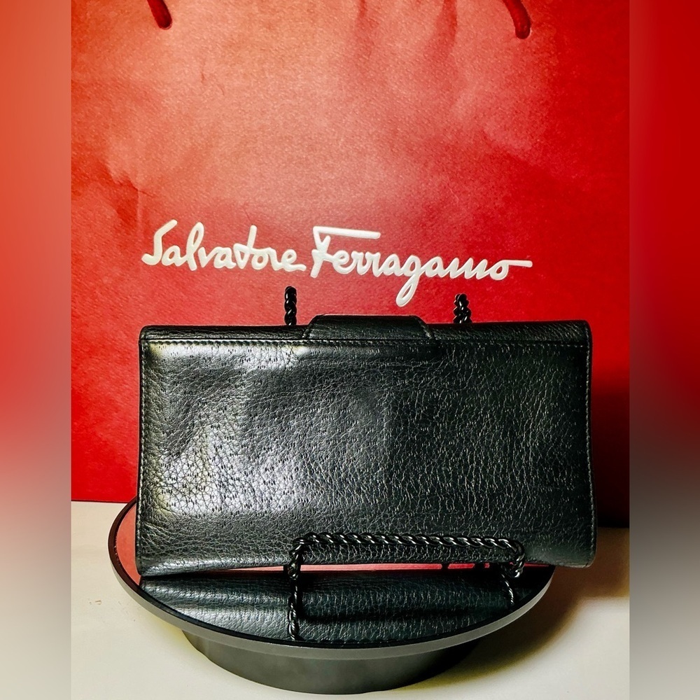 Salvatore Ferragamo Vintage Wallet – Iconic Gancini Design - Picture 9 of 14
